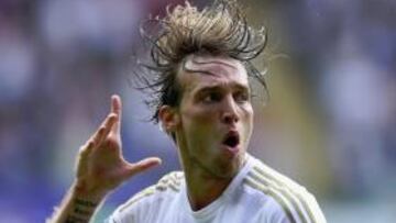 Michu celebra su gol ante el West Ham.