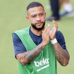 Memphis se ve en un ataque con Messi y el Kun