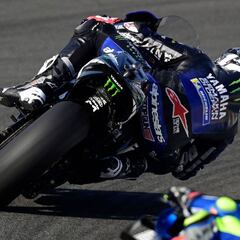 Márquez descansa, Rins sufre y Maverick lidera la jornada