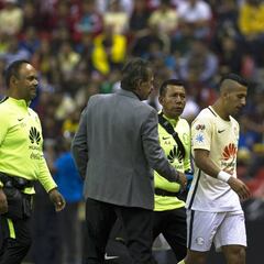 La Volpe felicita a Cecilio por cobrar penal 'a lo Panenka'