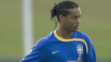 <b>LA DOBLE 'R'</b> El seleccionador de Brasil, Dunga', afirmó hoy que pretende alinear a Ronaldinho y a Robinho en el ataque de Brasil en los próximos partidos contra Chile y Bolivia.