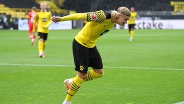 DORTMUND, GERMANY - MAY 22: Erling Haaland of Borussia Dortmund celebrates after scoring their team's first goal during the Bundesliga match between Borussia Dortmund and Bayer 04 Leverkusen at Signal Iduna Park on May 22, 2021 in Dortmund, Germany.