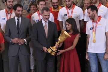 Los campeones del mundo celebran su título con la afición