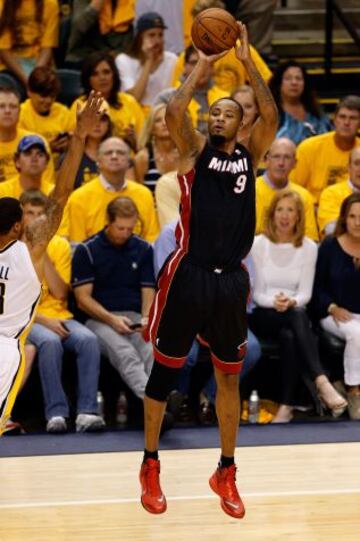 Rashard Lewis, ahora en los Dallas Mavericks, se lesionó la rodilla el 23 de julio y está fuera de las canchas de forma indefinida.