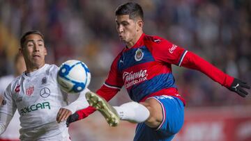 Víctor Guzmán seguirá sin entrenar con Chivas