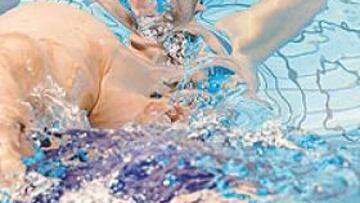 NO ES UN PEZ, ES UNA MEDALLA. David Ortega maneja "la ola de proa" en ruta hacia la medalla de bronce.