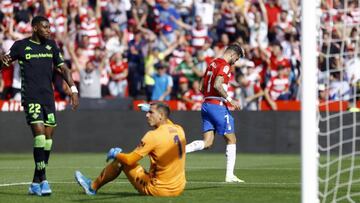 El Granada asalta el liderato y condena a Rubi