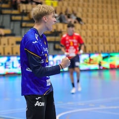 En juveniles, ellos arrollan en el Mundial y ellas disputan los cuartos del Europeo