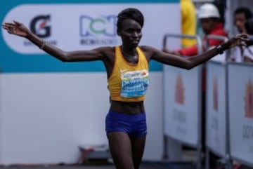 El etiope Tadesse Tola fue el vencedor en los hombres y la keniata Purity Rionoripio en la rama femenina. Diego Colorado y Ángela Figueroa, los mejores de Colombia.