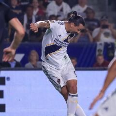 Zlatan Ibrahimovic sorprende con una espectacular rabona