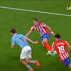 La gran diferencia que lleva años diciéndose entre Liga y Premier se ve en esta acción de Gallagher