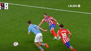 La gran diferencia que lleva años diciéndose entre Liga y Premier se ve en esta acción de Gallagher