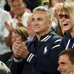 Ucrania pide el veto al padre de Djokovic, que no está en el partido de semifinales de su hijo