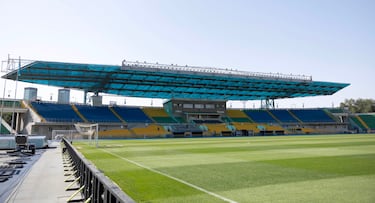 Puesta a punto del Estadio Central del FC Kairat Almaty.