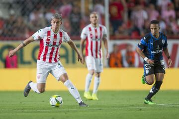 Disputó todos los partidos con el Necaxa, por lo cual, a sus 22 años de edad, se convirtió en una de las gratas revelaciones de los Rayos y un jugador a seguir, con futuro en el futbol mexicano.
