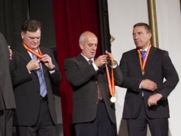 Homenaje a la Selección que ganó a Malta 12-1. José Antonio Camacho, Juan Señor y Paco Buyo.