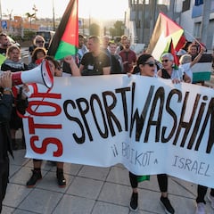 Protesta contra Israel en Tenerife: “La hamburguesa está hoy manchada de sangre”
