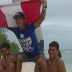 Lucca Mesinas se corona campeón en Barbados Surf Pro