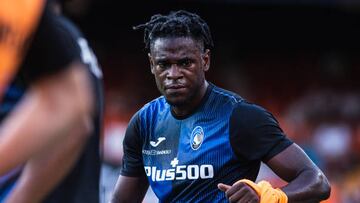 Duván Zapata durante un calentamiento antes de un partido con Atalanta.