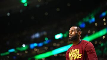 BOSTON, MA - MAY 13: LeBron James #23 of the Cleveland Cavaliers warms up prior to Game One of the Eastern Conference Finals against the Boston Celtics of the 2018 NBA Playoffs at TD Garden on May 13, 2018 in Boston, Massachusetts. Adam Glanzman/Getty Images/AFP
== FOR NEWSPAPERS, INTERNET, TELCOS & TELEVISION USE ONLY ==