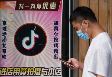 Trump bans TikTok and WeChat: why and what effect will it have?