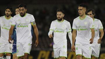 Jugadores de los Bravos de Juárez, después de un partido de Liga MX.