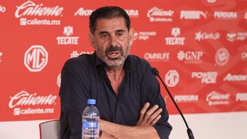 Fernando Hierro durante la conferencia de prensa del Guadalajara.