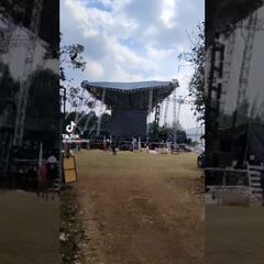 Momento exacto de la caída del escenario de Gloria Trevi