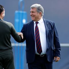 Laporta salta al campo de entrenamiento