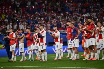 La tristeza de la selección de Croacia mientras saludan a sus seguidores.