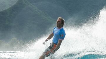 Mexico's Alan Cleland Quinonez reacts after getting a wave in the 4th heat of the men's surfing round 3, during the Paris 2024 Olympic Games, in Teahupo'o, on the French Polynesian Island of Tahiti, on July 29, 2024. (Photo by Ben Thouard / POOL / AFP) / -- IMAGE RESTRICTED TO EDITORIAL USE - STRICTLY NO COMMERCIAL USE --