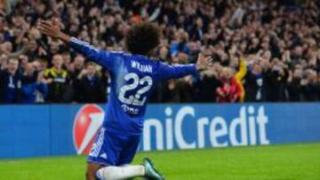 Willian celebra su tanto en Stamford Bridge.