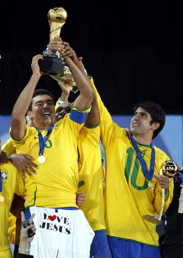 En su segunda Copa Confederaciones, la del 2009 ganada a Estados Unidos, el jugador brasile?o acab¨® siendo el Bal¨®n de Oro del torneo.