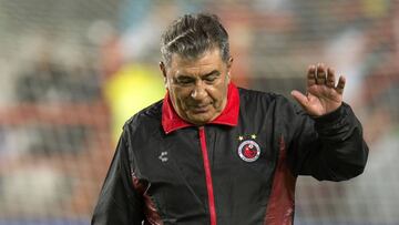 A través de su cuenta de twitter, los Tiburones Rojos anunciaron la salida de Reinoso, quien a partir de este ahora ocupará un nuevo cargo en el equipo.