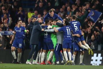 Chelsea eliminó desde los penales a Frankfurt tras empatar 1-1 (Global: 2-2) y se medirá en la final al Arsenal que hizo lo propio con Valencia.  