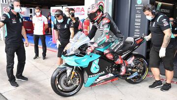 Fabio Quartararo saliendo del box en Brno.