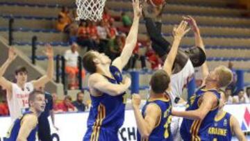 España se asegura la primera plaza con una paliza a Polonia