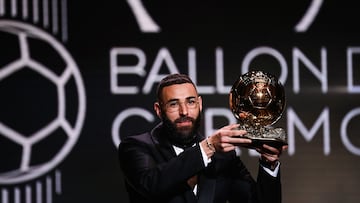 Real Madrid's French forward Karim Benzema receives the Ballon d'Or award during the 2022 Ballon d'Or France Football award ceremony at the Theatre du Chatelet in Paris on October 17, 2022. (Photo by FRANCK FIFE / AFP)