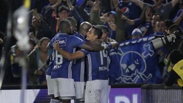 Jugadores de Millonarios celebrando un gol por Liga &Aacute;guila.