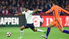 Seedorf: "¿Entrenar a Holanda? Si se libera el banquillo podría ser"