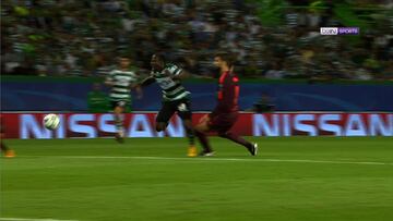 Doumbia se retiró lesionado simulando una falta de Piqué