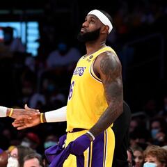 LeBron tells Westbrook not to worry about frustrating Lakers debut