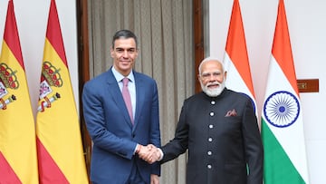 El presidente del Gobierno, Pedro Sánchez (i), mantiene un encuentro con el primer ministro de la República de la India, Narendra Modi (d), en Hyderabad House, a 18 de febrero de 2026, en Nueva Delhi (República de la India). El presidente del Gobierno inicia este miércoles 18 de febrero un viaje oficial de dos días en India, donde se reunirá con el presidente Narendra Modi y participará en una cumbre sobre Inteligencia Artificial (IA) en la que expondrá el modelo que impulsa España "humanista y basado en derechos".
18 FEBRERO 2026
Pool Moncloa/Fernando Calvo
17/02/2026