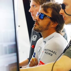McLaren: "Tenemos que hacer lo imposible para retener a Alonso"