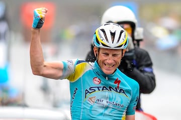 La muerte de Lieuwe Westra, a los 40 a?os de edad, conmocion¨® al ciclismo el 15 de enero. El excorredor sufr¨ªa una profunda depresi¨®n de la que no fue capaz de salir. Conocido como ¡®La Bestia¡¯ por su capacidad de sufrimiento, el holand¨¦s form¨® parte del equipo Astana en el Tour de Francia 2014, a?o el que su l¨ªder Vincenzo Nibali se impuso en la general. Entre sus ¨¦xitos individuales consigui¨® dos t¨ªtulos nacionales contra el crono, victorias finales en el Tour de Dinamarca y en los Tres D¨ªas de la Panne, adem¨¢s de etapas en Par¨ªs-Niza, Dauphin¨¦, Volta a Catalunya y Tour de California, entre otras carreras. Tras su retirada, en 2017, confes¨® que muchos de sus logros llegaron gracias al dopaje.