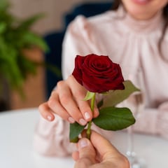 Una rosa que dura para siempre y otros regalos originales para ellas por San Valentín