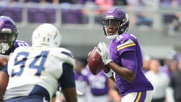 MINNEAPOLIS, MN - AUGUST 28: Teddy Bridgewater #5 of the Minnesota Vikings looks to pass in the first quarter against the San Diego Chargers at US Bank stadium on August 28, 2016 in Minneapolis, Minnesota. Adam Bettcher/Getty Images/AFP
== FOR NEWSPAPERS, INTERNET, TELCOS & TELEVISION USE ONLY ==