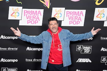 El presentador Tony Aguilar posa en la alfombra roja de LOS40 Primavera Pop.