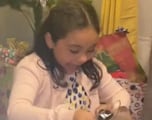 Una niña recibe de regalo la polera de la U en Navidad y su reacción emociona a todos en Chile