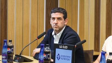 Juanjo Lorenzo en el día de hoy en la sala de prensa del Nuevo Mirandilla en la presentación de Iker Recio y Mario Climent como jugadores del Cádiz.